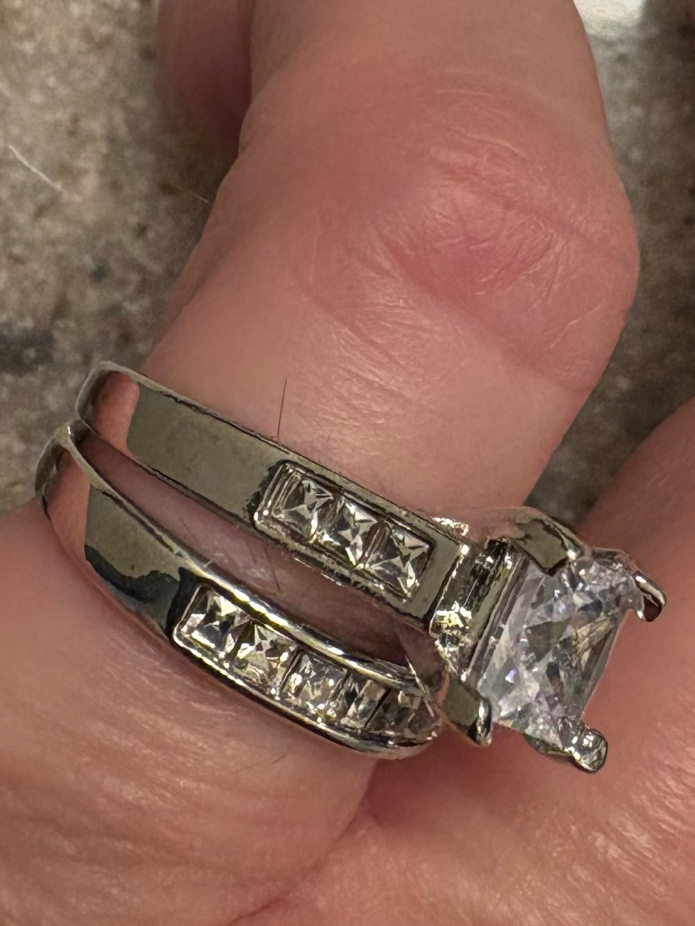 Ring - Picture 3 of 4